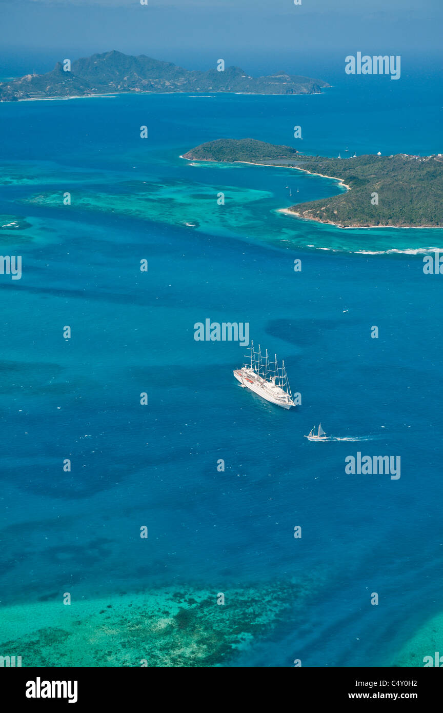 Luftbild der Tobago Cays und Mayreau Island, St. Vincent & der Grenadinen. Stockfoto