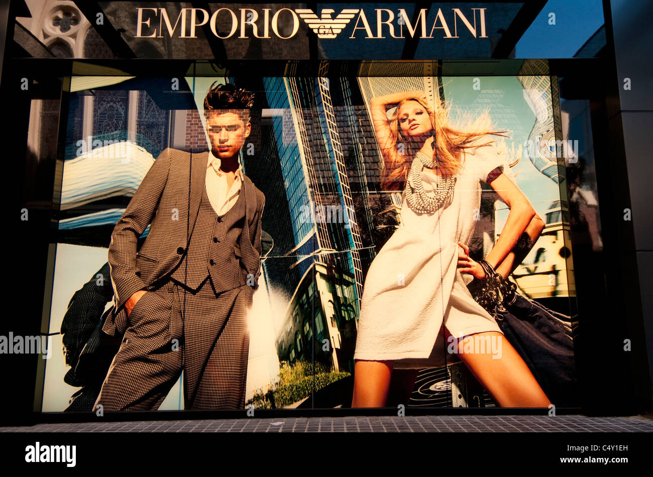 Emporio armani store -Fotos und -Bildmaterial in hoher Auflösung – Alamy