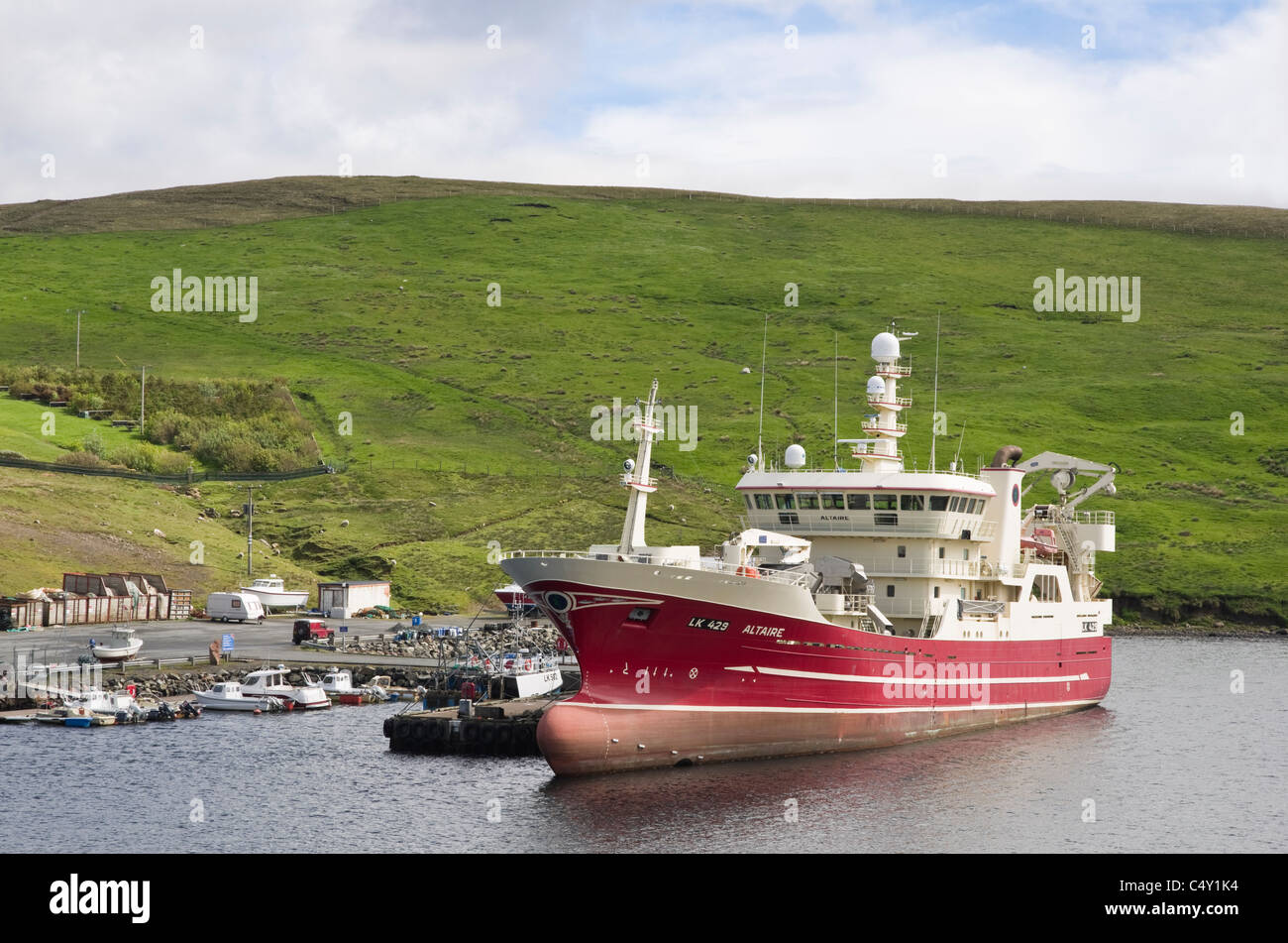 Pelagische Hochseefischen Schiff Trawler Altaire vertäut im Hafen. Collafirth, Northmavine, Shetland Islands, Schottland, UK, Großbritannien. Stockfoto
