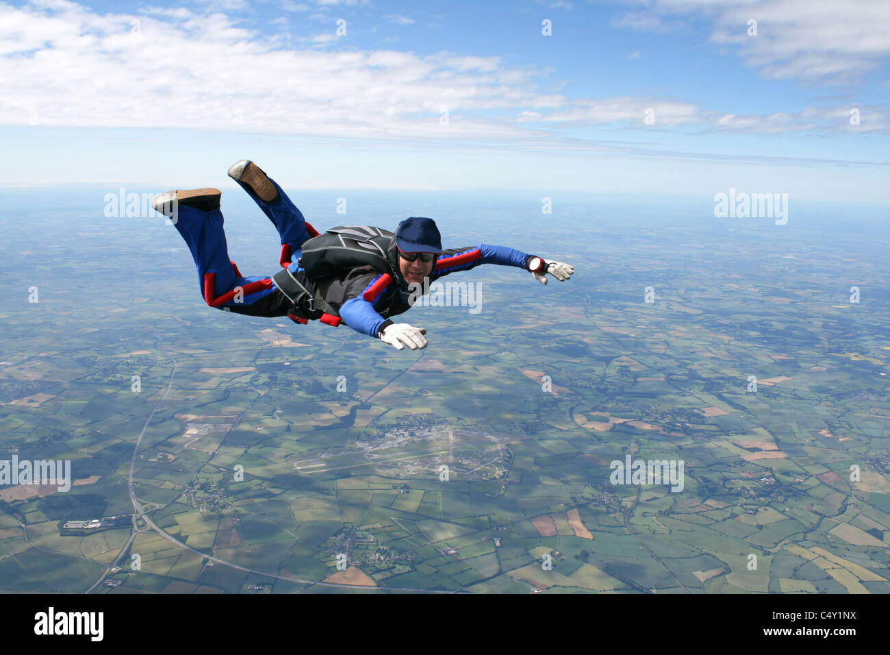 Fallschirmspringer im freien Fall Stockfoto