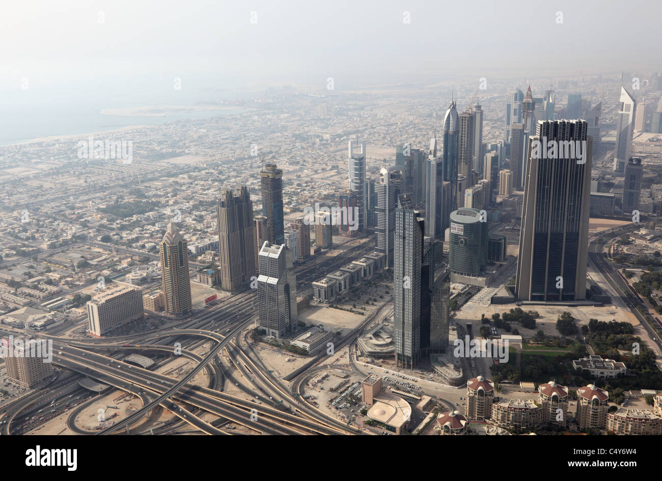 Luftbild von der Sheikh Zayed Road in Dubai, Vereinigte Arabische Emirate Stockfoto