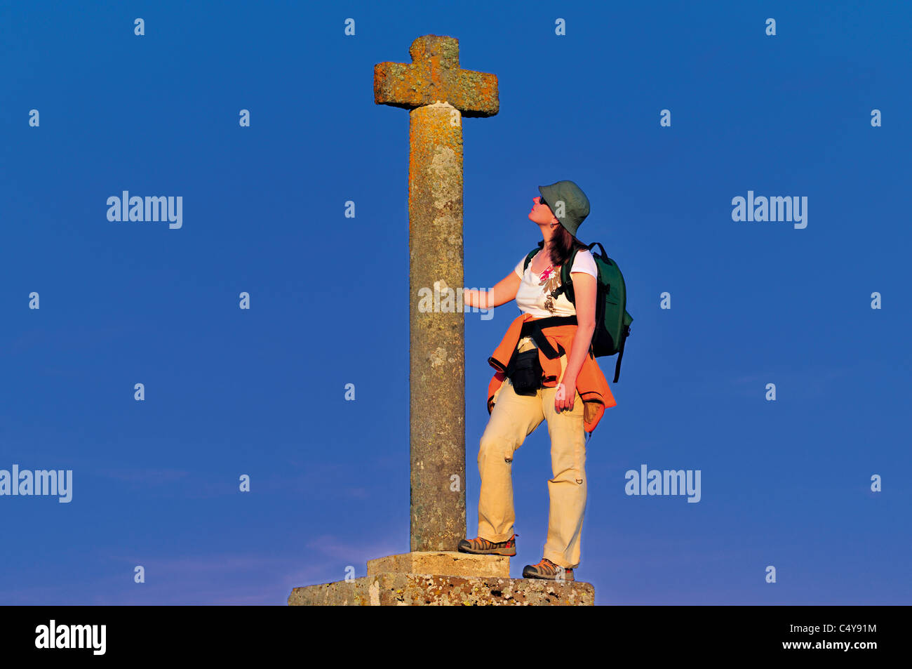 Frankreich, Jakobsweg: Auf mittelalterlichen Pilger Pilgerkreuz "Croix du Perdus" Stockfoto