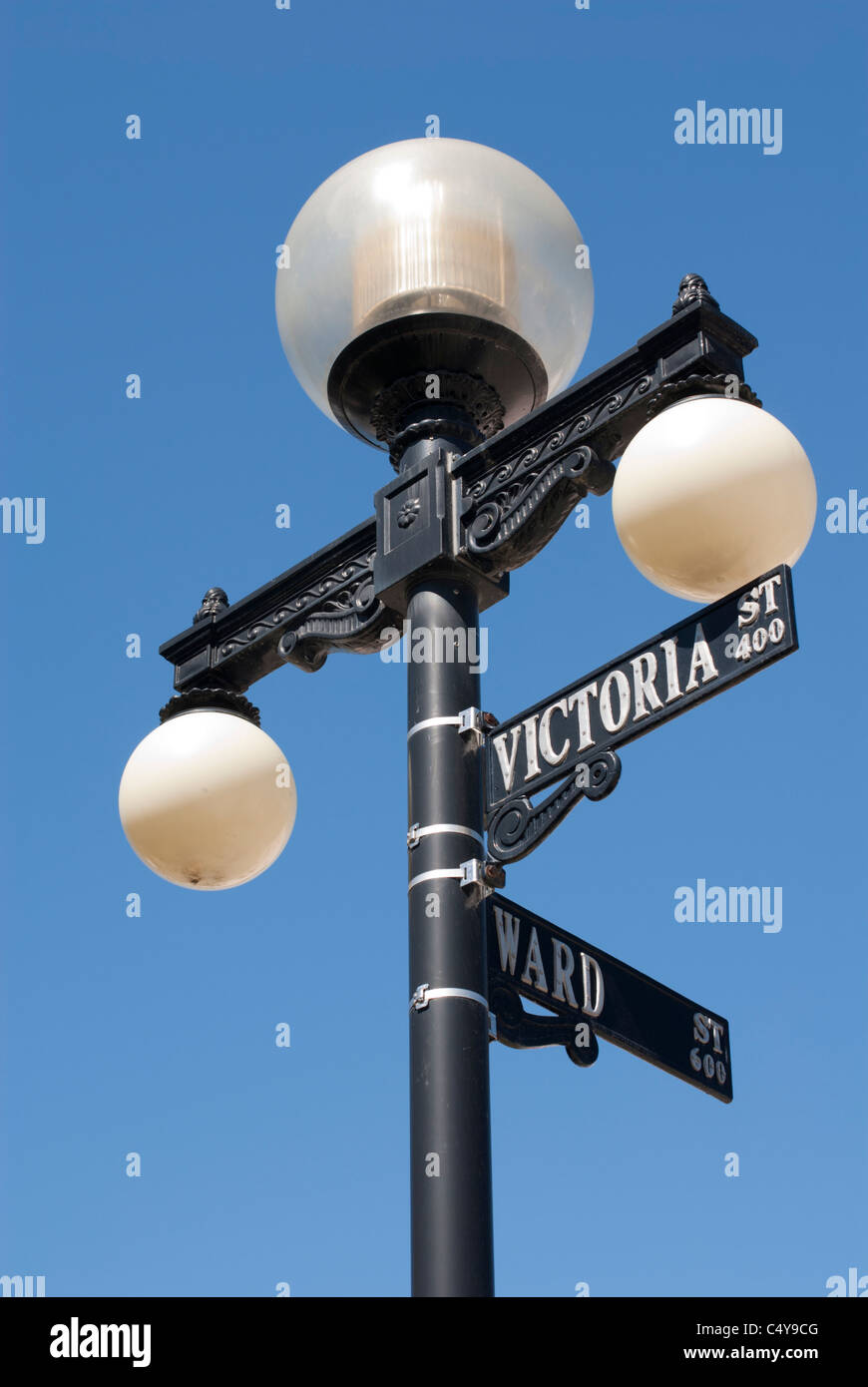 Lamp post an der Ecke von Victoria und Ward, Nelson, BC Kanada Stockfoto