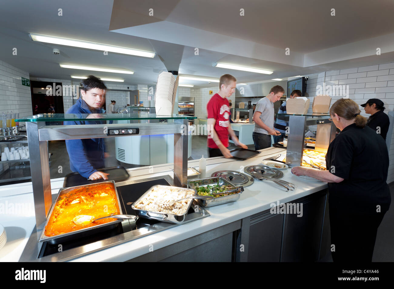 Studenten bei Mittagessen Zeit Wantage Hall Reading University Student Self-Service Restaurant Stockfoto