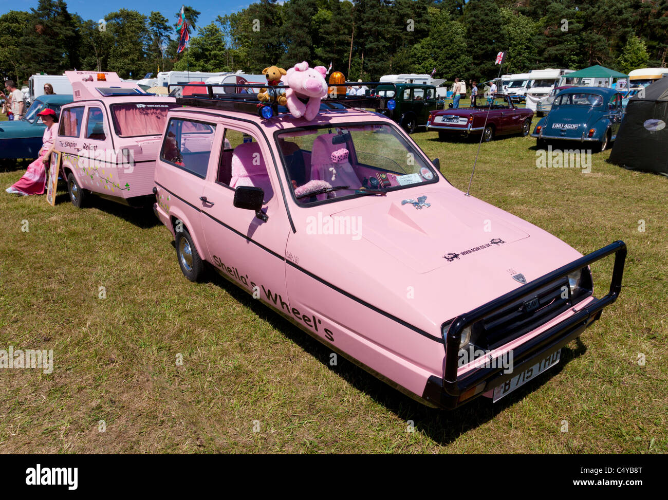 Reliant Robin restauriert in Rosa bei einer Autoshow 2011 nottinghamshire Stockfoto