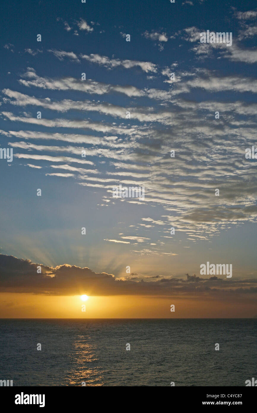 Blick auf den Sonnenuntergang vom El Faro Park und der Punta Higuero Leuchtturm in Rincon Puerto Rico Stockfoto