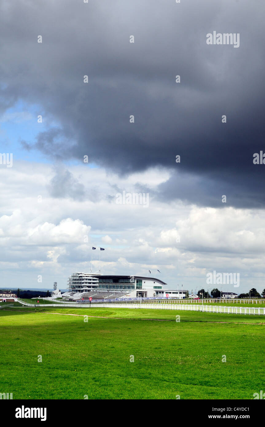 Epsom Downs und Pferderennbahn Tribünen, Surrey Stockfoto