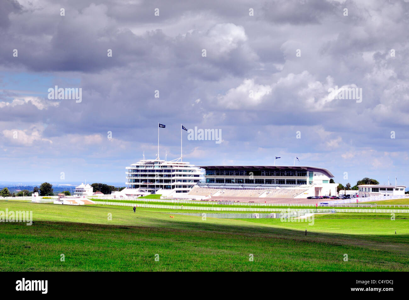 Epsom Downs und Pferderennbahn Tribünen, Surrey Stockfoto