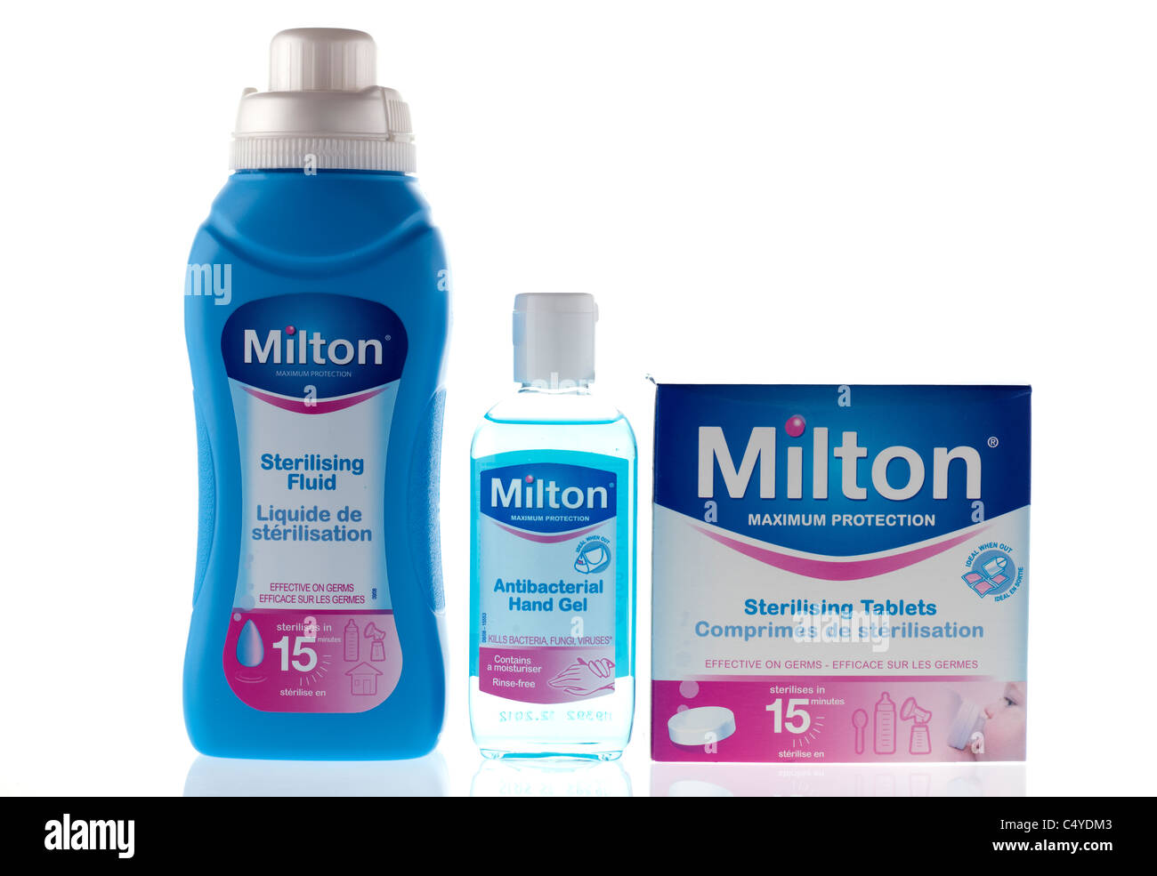 Drei Produkte von Milton sterilisieren flüssig und antibakterielle spülen freie Hand Gel und sterilisieren Tabletten Stockfoto