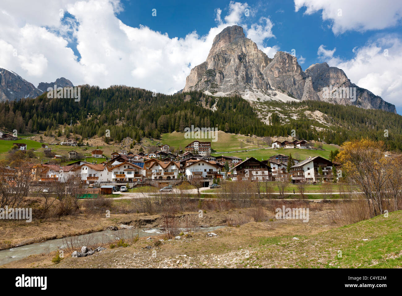 Corvara In Badia Blick Richtung Sassongher, Trentino-Alto Adige, Dolomiten, Italien, Europa Stockfoto