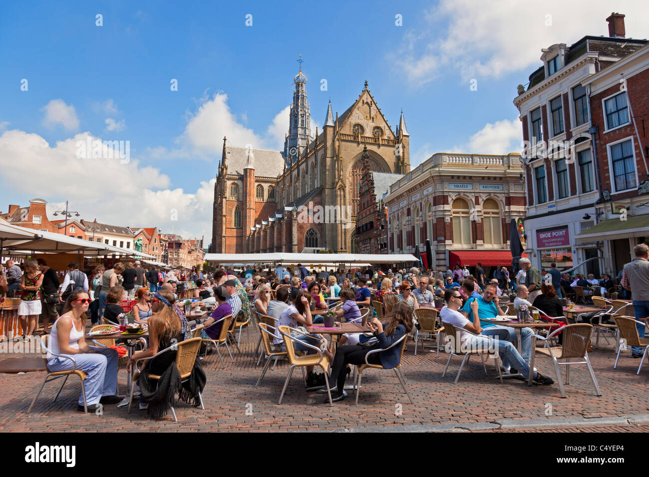 Sommer-Sonntag in der Grote Markt oder Marktplatz, Haarlem, Holland, Niederlande. JMH5054 Stockfoto