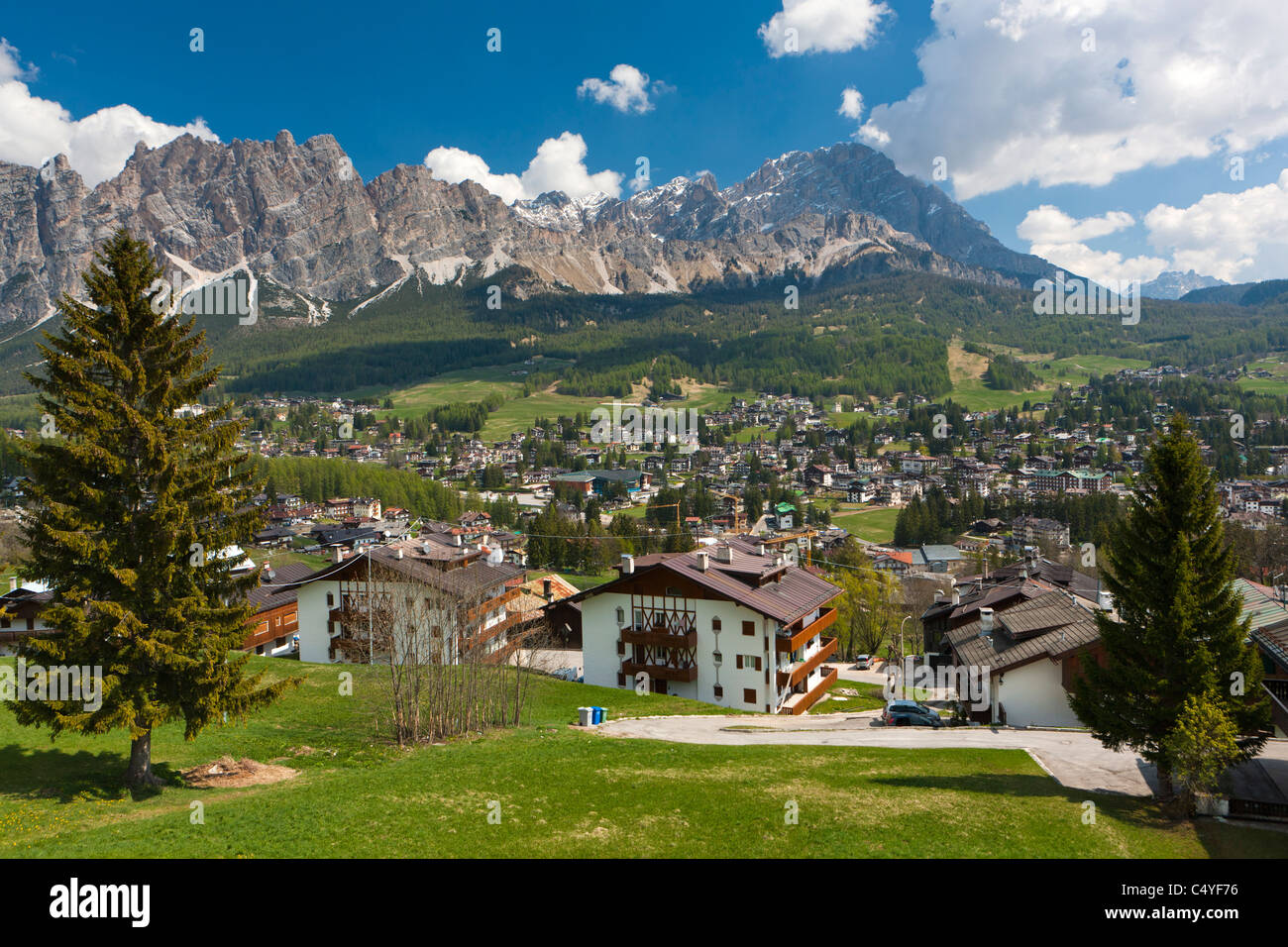 Cortina d ' Ampezzo in Richtung Pomagagnon und Monte Cristallo, Vento, Dolomiten, Italien, Europa Stockfoto