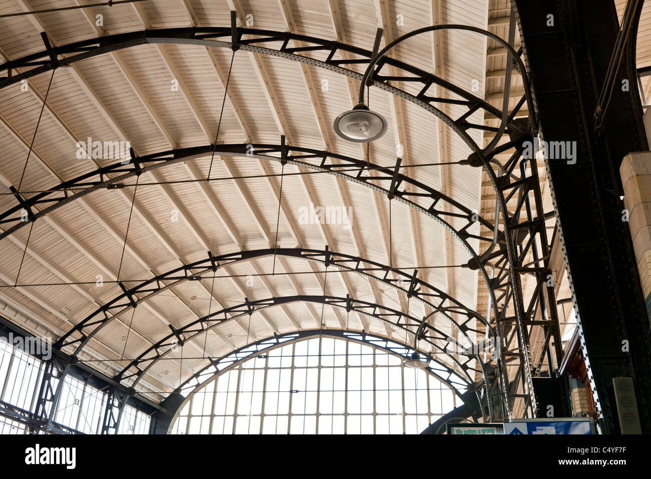 Dach von Haarlem Railway Station, Haarlem, Holland, Niederlande. JMH5077 Stockfoto