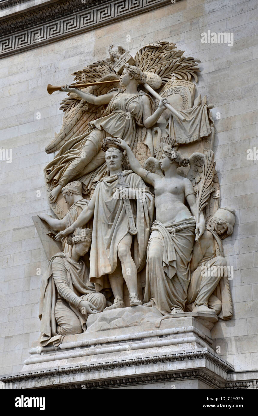 Le Triomphe de 1810 von Jean-Pierre Cortot ist Bestandteil der Arc de Triomphe auf den Champs Elysees in Paris, Frankreich. Stockfoto