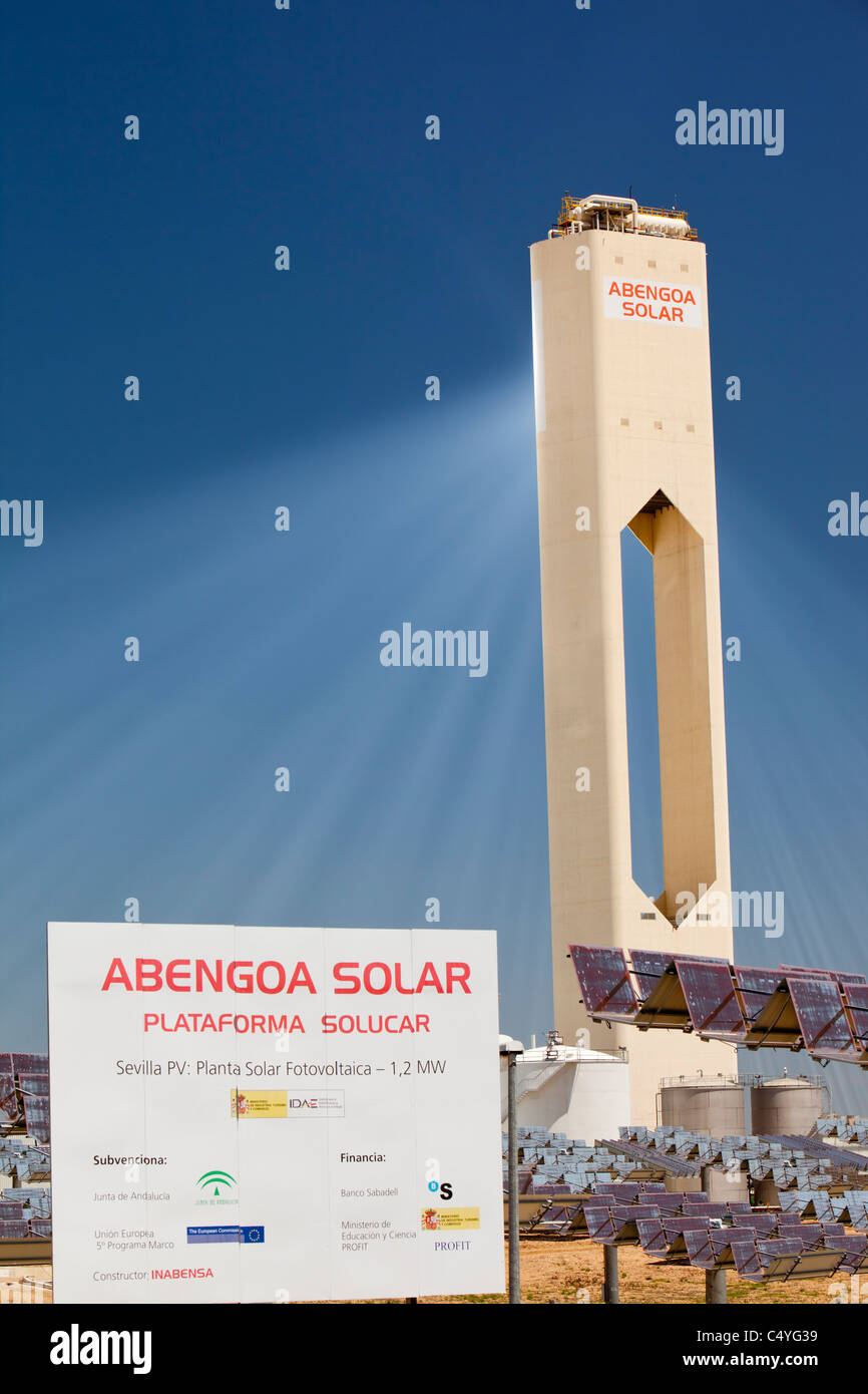 Die PS20 solar thermische Turm, der nur solche Arbeiten solar derzeit in der Welt. Stockfoto