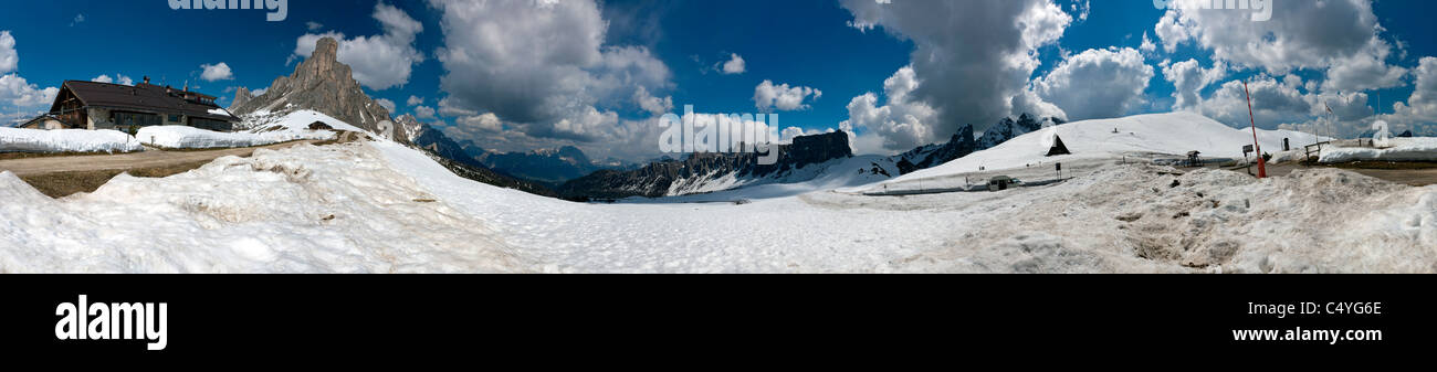 360 Panorama Pass Giau Richtung M. Averau, Santa Lucia, Vento, Dolomiten, Italien, Europa Stockfoto