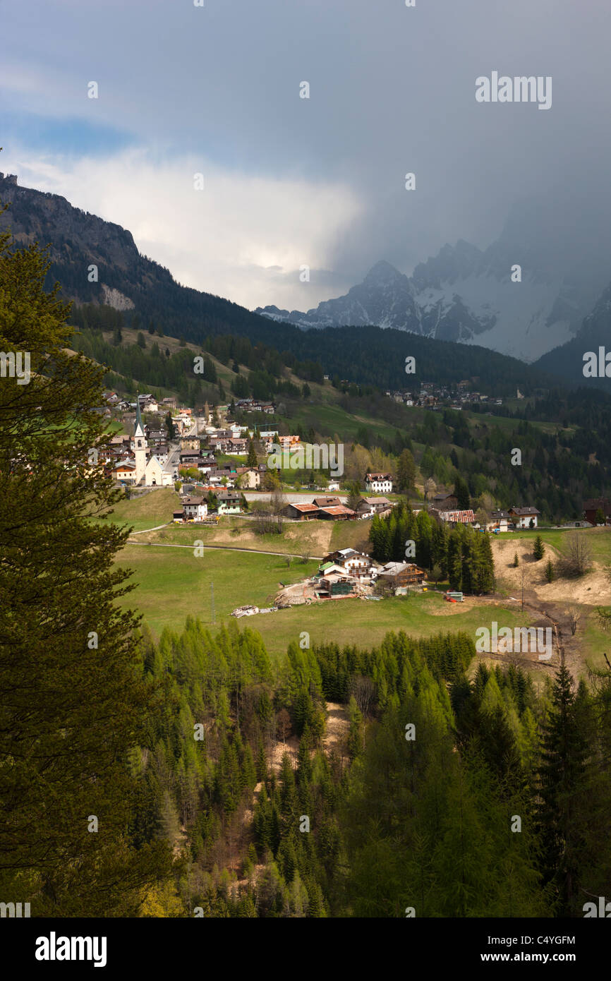 Selva Di Cadore and Val Fiorentina towards M. Mondeval, Vento, Dolomites, Italy, Europy Stockfoto