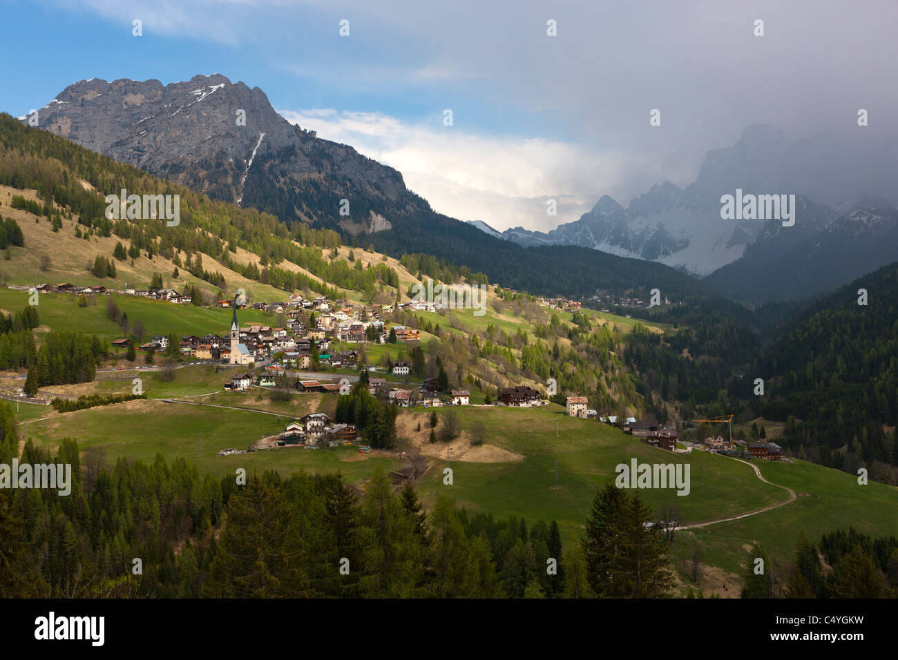 Selva Di Cadore and Val Fiorentina towards M. Mondeval, Vento, Dolomites, Italy, Europy Stockfoto