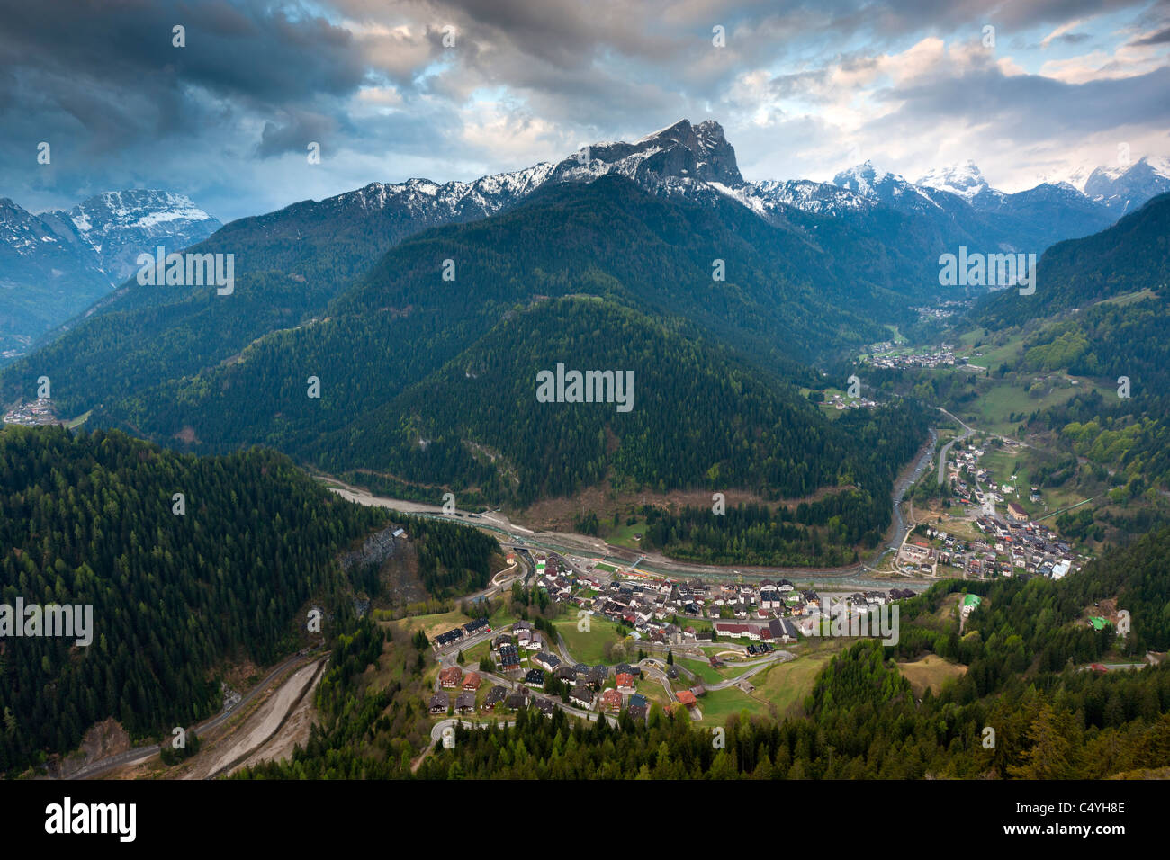 Blick oben Val Pettorina in Richtung Sasso Bianco und Marmolada, Caprile, Veneto, Dolomiten, Italien, Europa Stockfoto