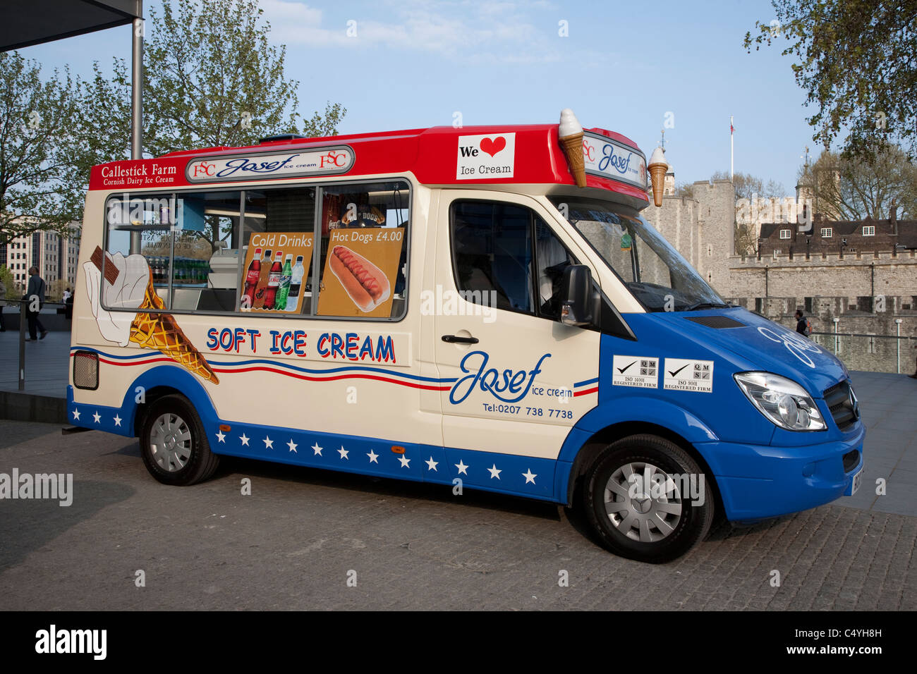 Eiswagen außerhalb der Tower of London in London, Großbritannien Stockfoto