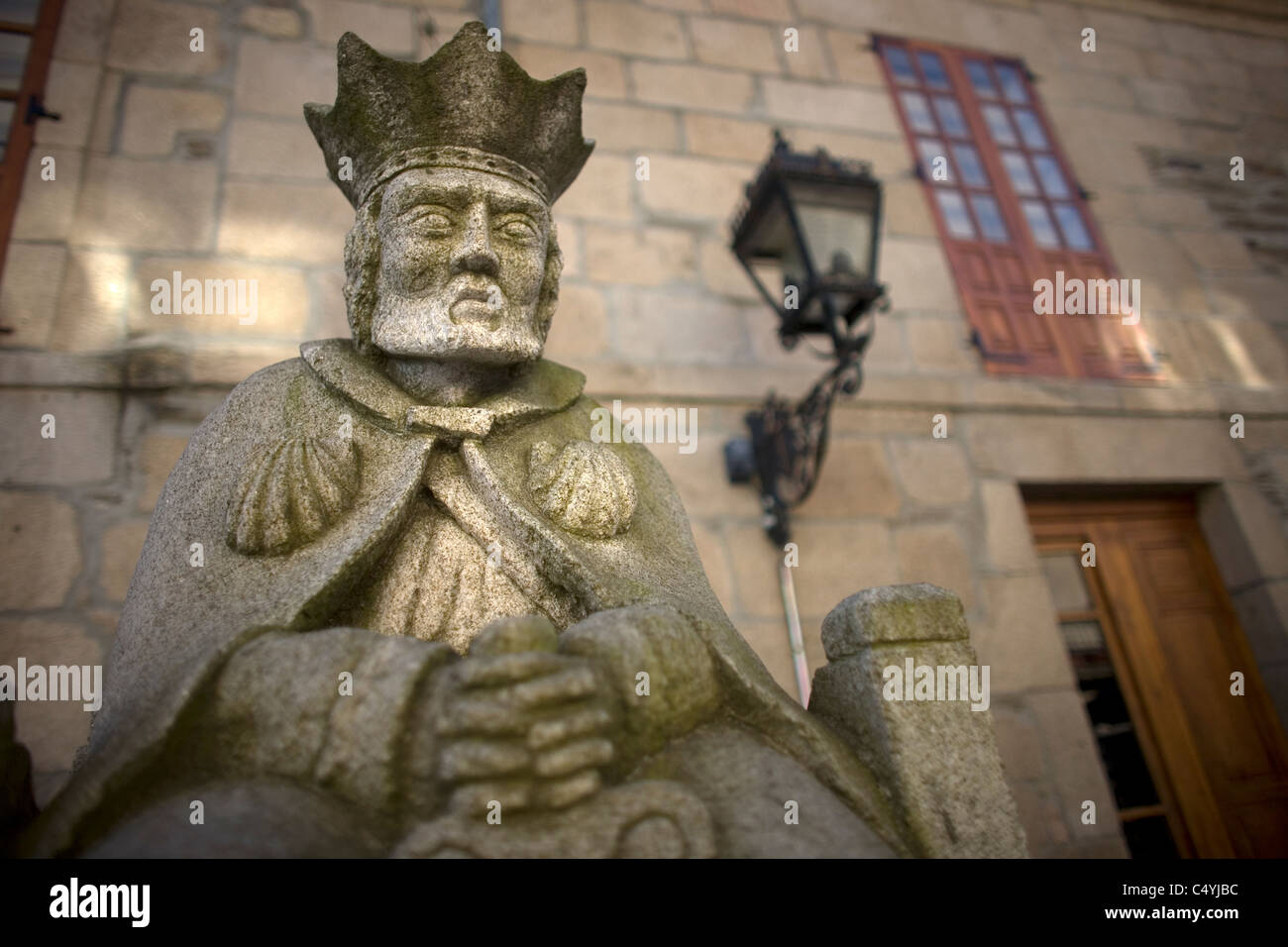 Eine Statue von König Alfonso IX in Sarria Stadt, in der französische Weg von St. James Weg, Lugo, Galizien, Spanien angezeigt Stockfoto