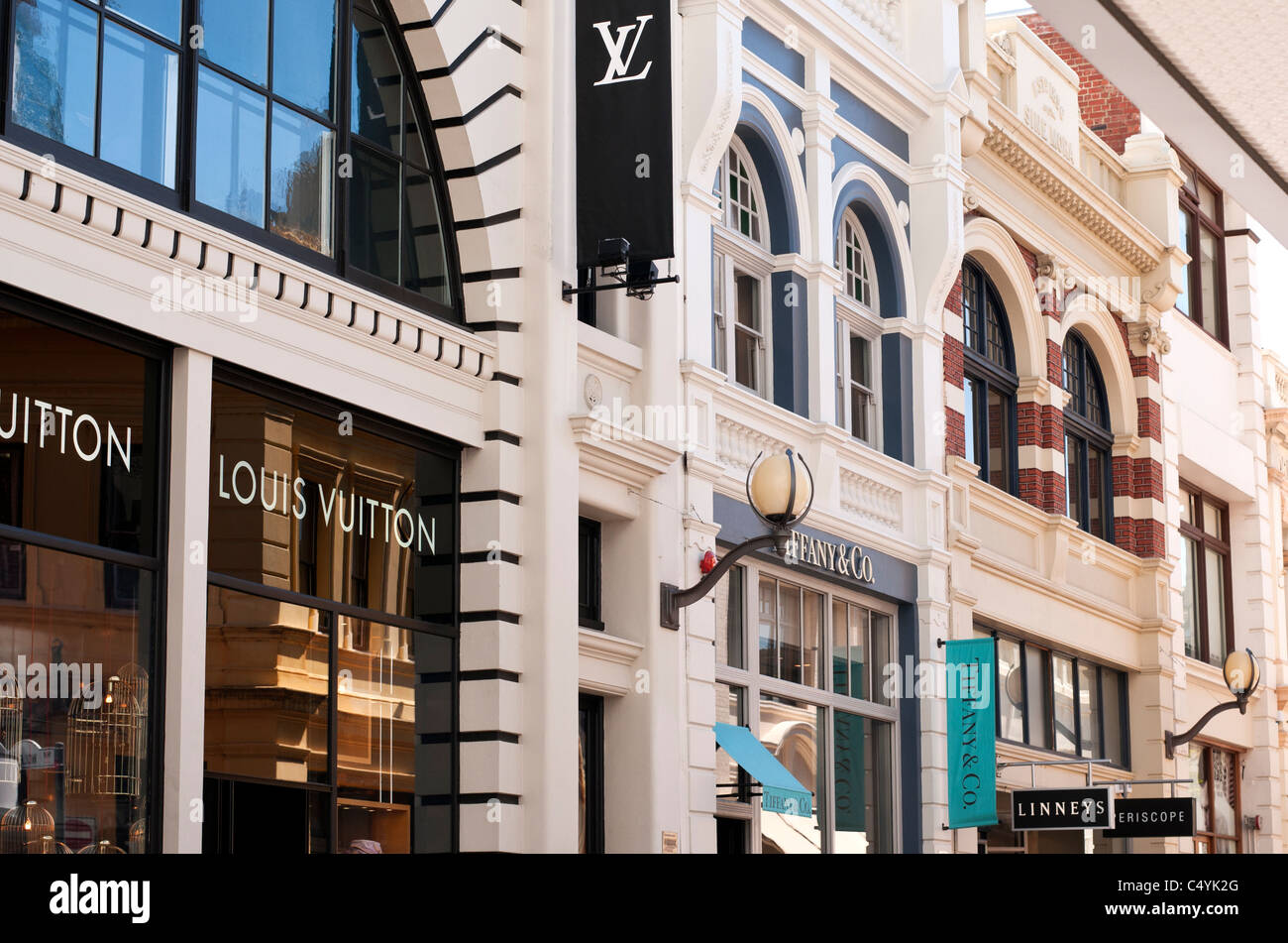 Louis Vuitton und Tiffany & Co Shopfronts, King Street, Perth, Western Australia Stockfoto