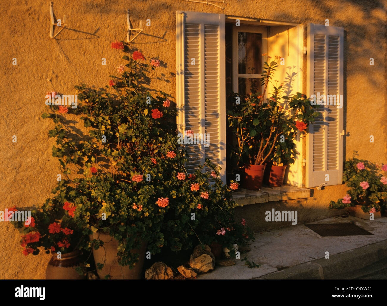 Gassin village south france provence -Fotos und -Bildmaterial in hoher ...
