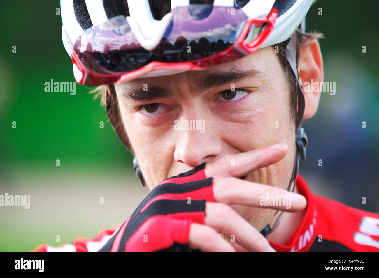 Pro Radfahrer Tom Minty Murray schreit nach einem wunderbaren Solo-Ritt Stockfoto