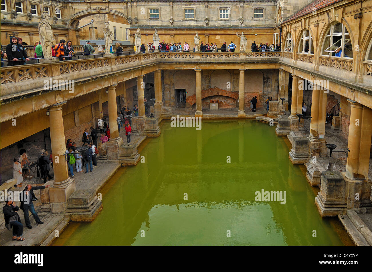 Die Roman Baths-Einrichtung, mit seinen prächtigen Tempel und Bäder blühte in Aquae Sulis zwischen dem 1. und 5. Jahrhundert. Stockfoto