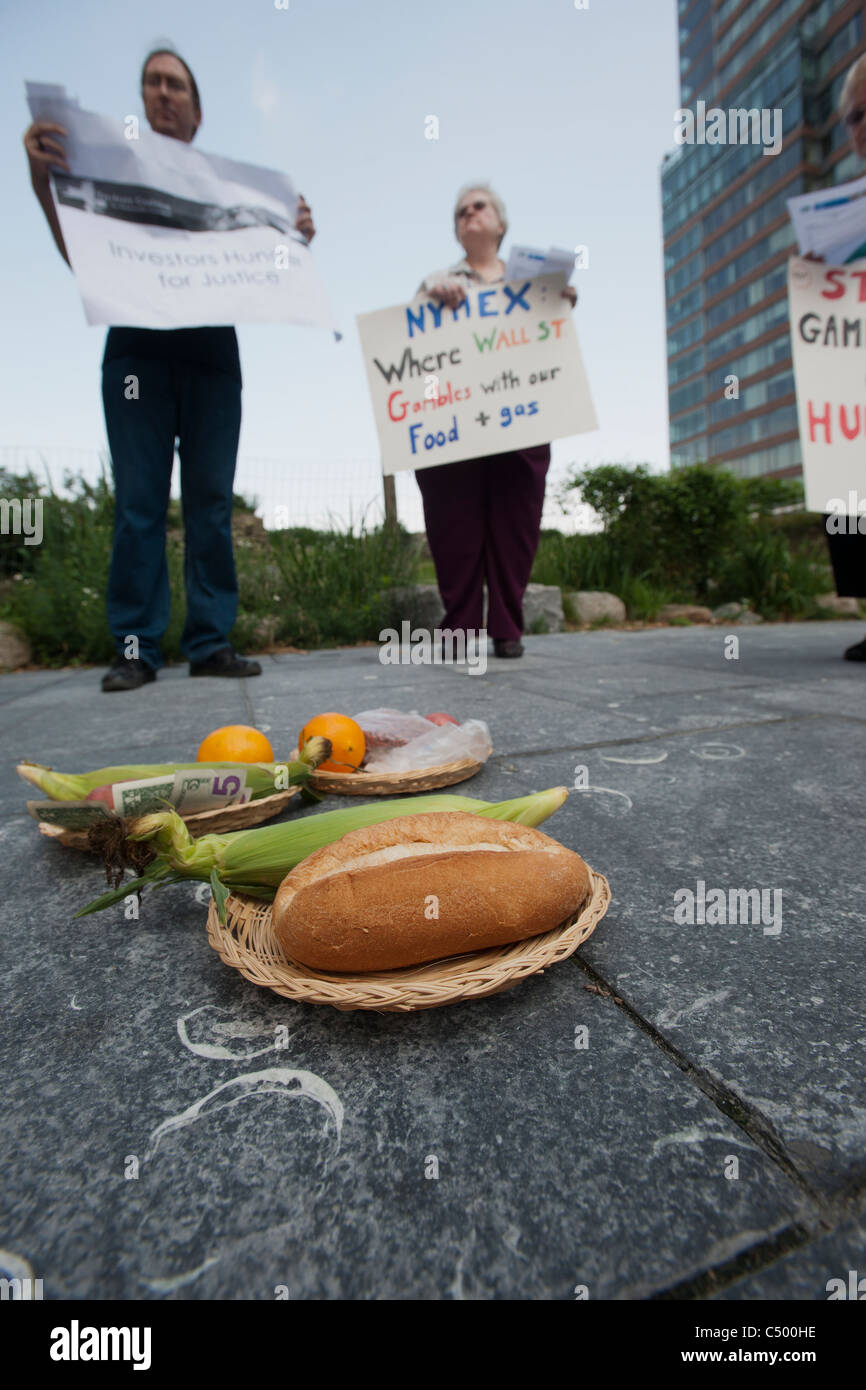 Gebet und Protest auf die Auswirkungen von übermäßiger Spekulation in der Nahrungsmittel- und Energiepreise Märkten aufmerksam Stockfoto