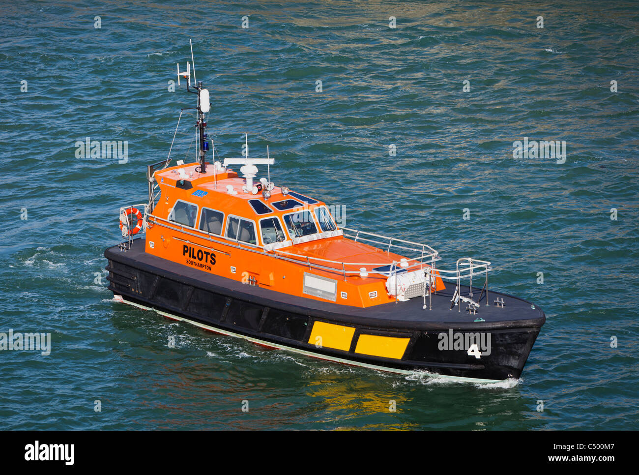 Lotsenboot in Portsmouth Harbour England UK Stockfoto