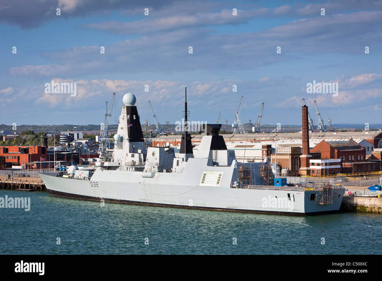 HMS Daring vertäut in Portsmouth Harbour England UK Stockfoto