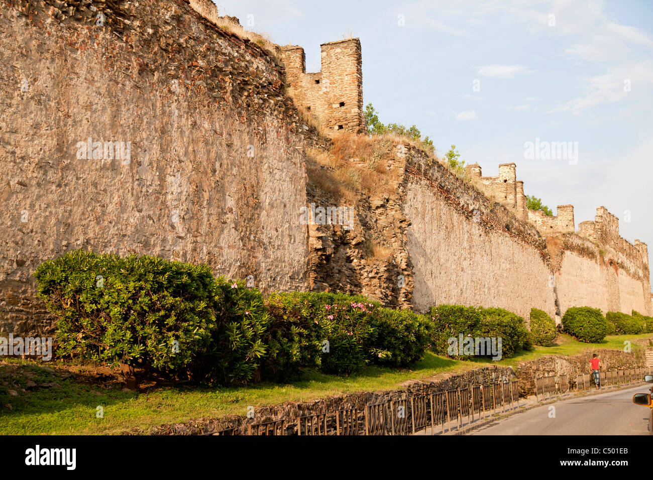 der byzantinischen Stadtmauer rund um die Altstadt von Thessaloniki, Makedonien, Griechenland Stockfoto