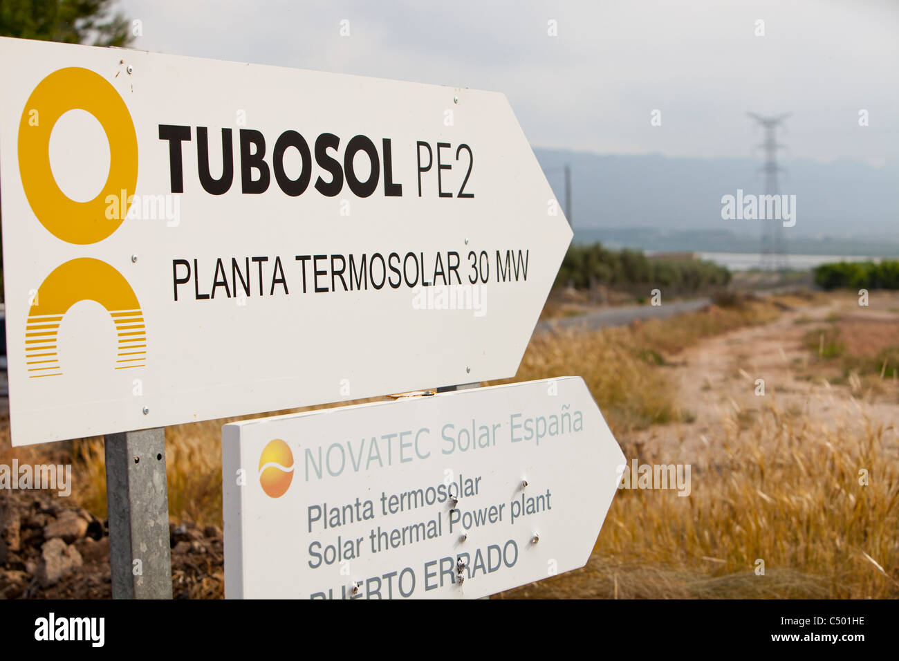 Ein Zeichen für eine thermische Solarkraftwerk in Andalusien, Spanien. Stockfoto