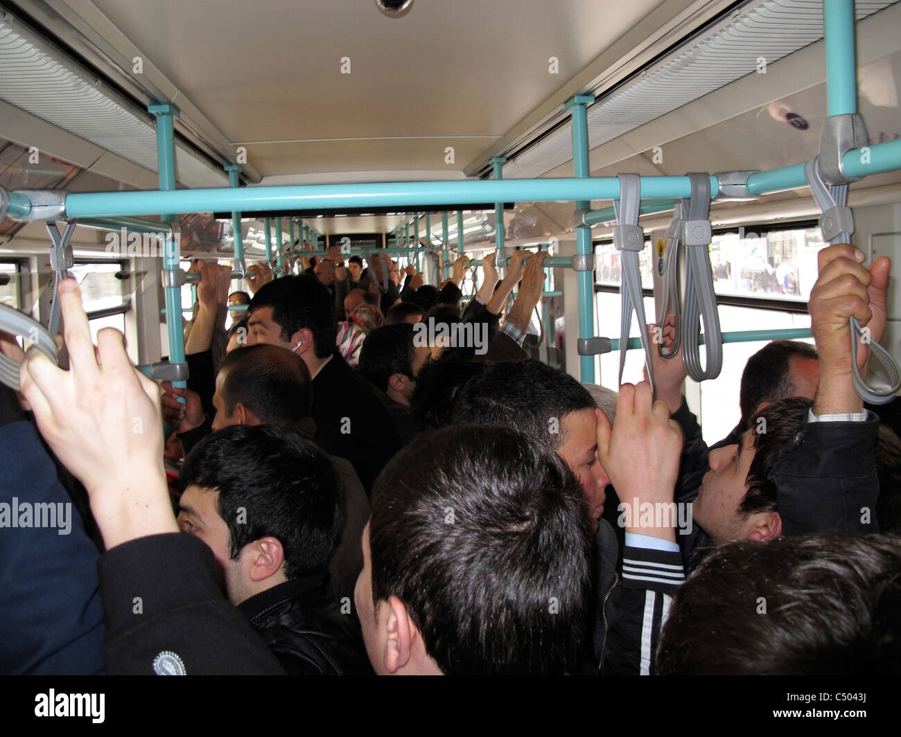 Türkei Istanbul Innere der Straßenbahn Stockfoto