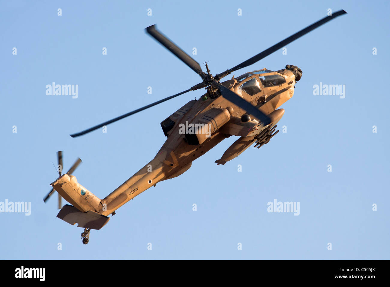 Israelische Luftwaffe AH-64A Apache im Flug Stockfoto