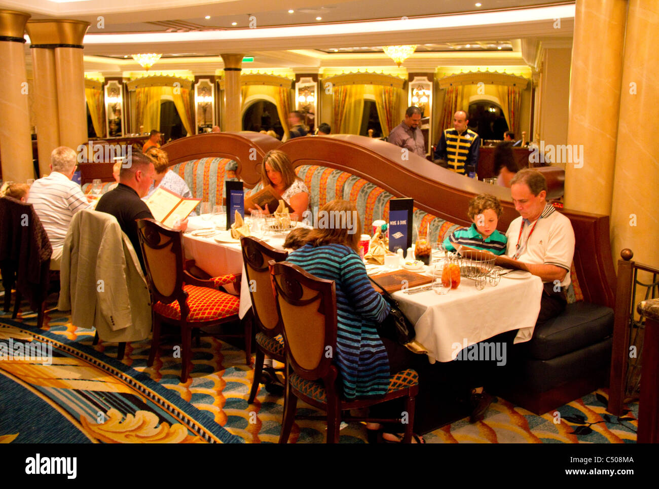 Royal Palace Restaurant, Kreuzfahrtschiff Disney Dream, Disney Cruise Line Stockfoto