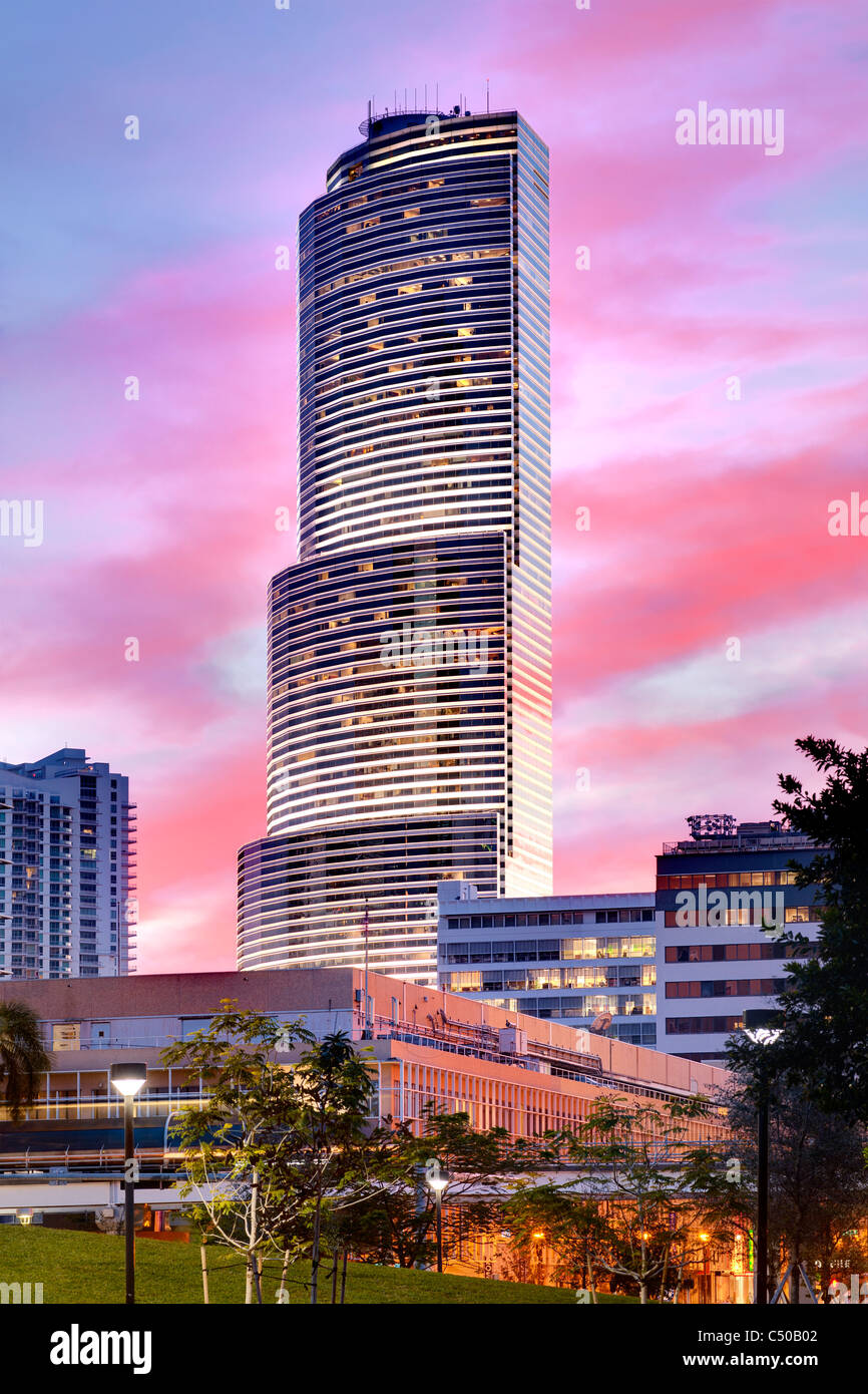 Miami-Turm in der Abenddämmerung Stockfoto