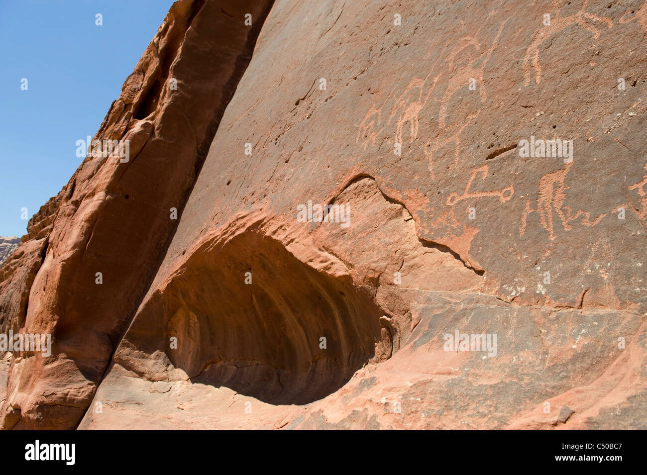 WADI RUM, GESCHÜTZTEN BEREICH, SÜDEN VON JORDANIEN. Stockfoto