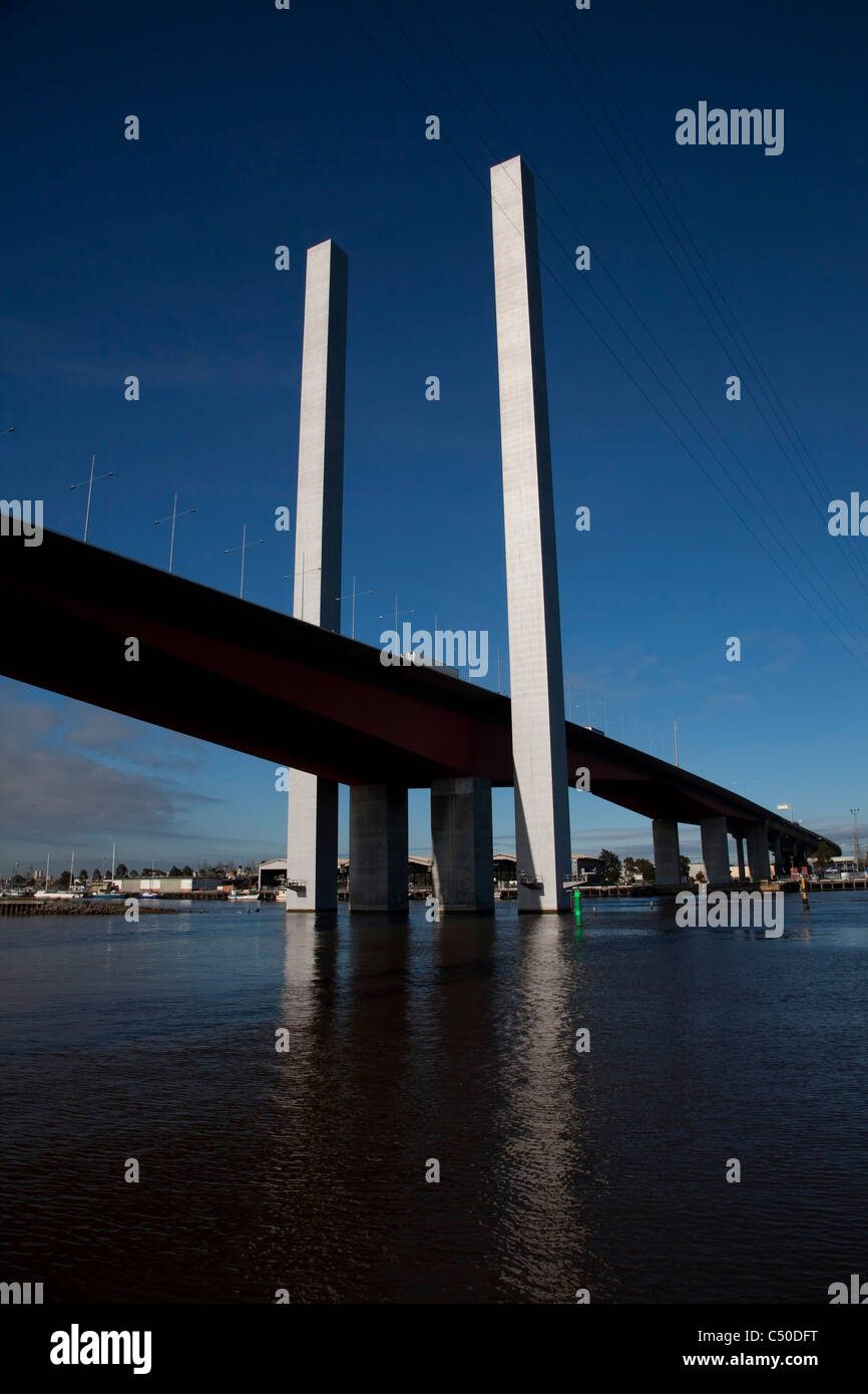 Die Bolte Bridge ist ein großes Twin Freischwinger Brücke in Melbourne, Victoria, Australien. Stockfoto