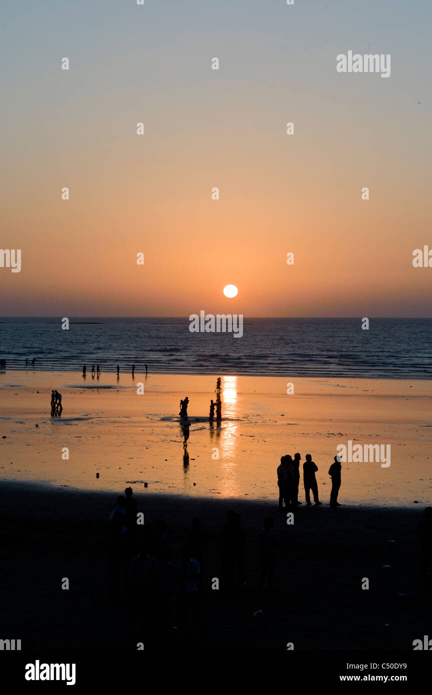 Sonnenuntergang am Juhu Beach, Bombay. Stockfoto