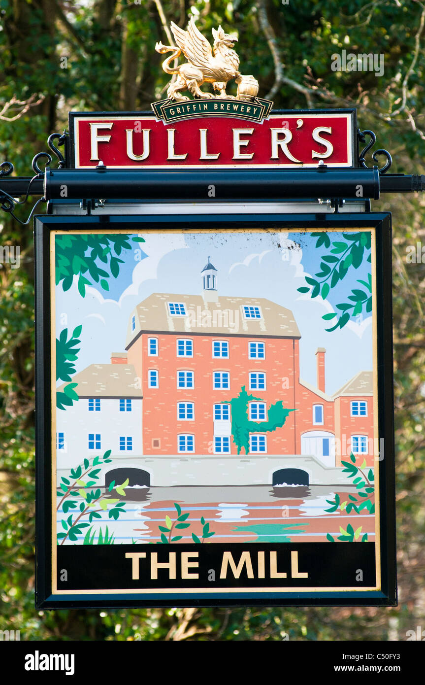 Die Mühle Pub Schild, Elstead, Surrey, UK Stockfoto