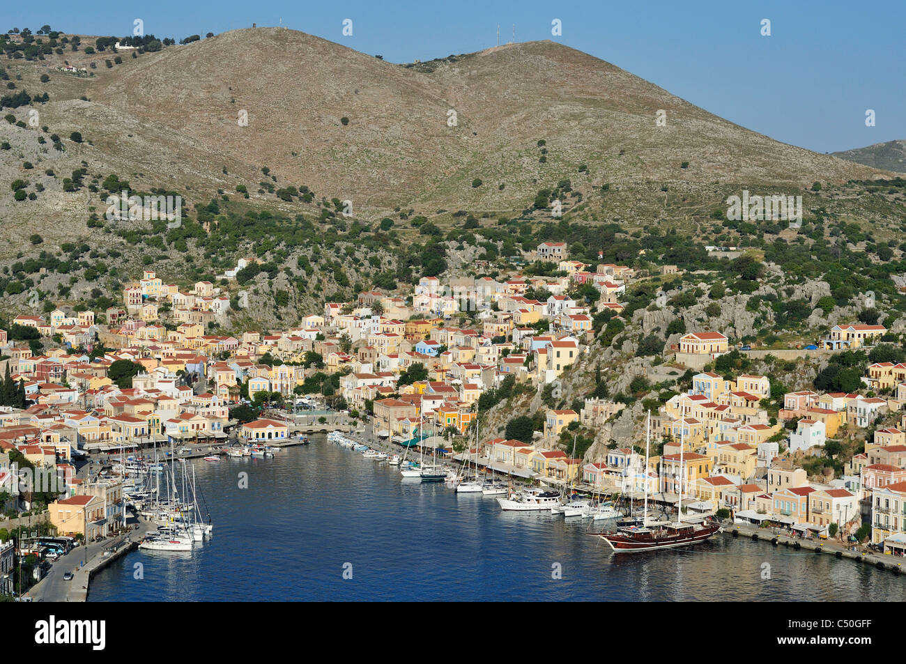 Symi. Dodekanes-Inseln. Griechenland. Hafen von Gialos. Stockfoto