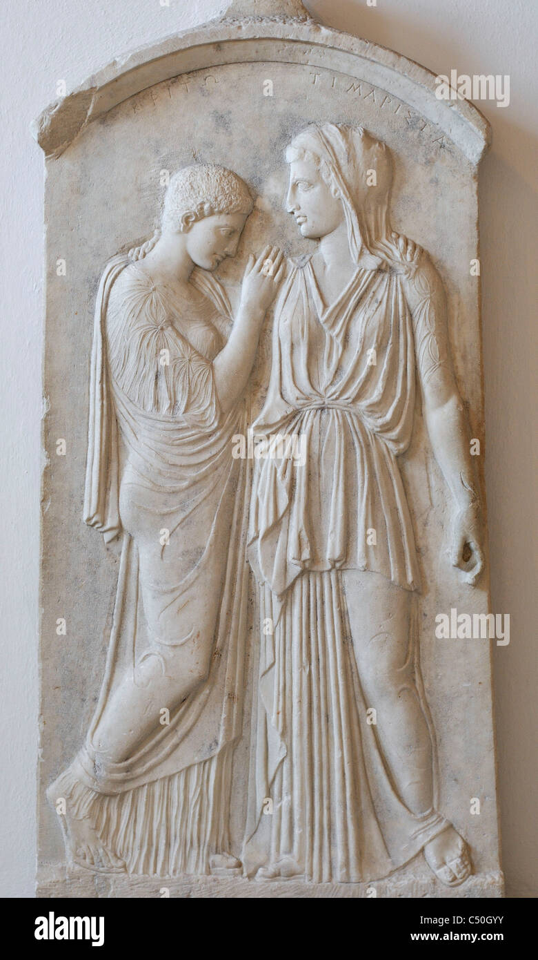 Rhodos. Griechenland. Archäologisches Museum, Old Town, Rhodos-Stadt. Große Erleichterung von Krito und Timarista 420-410 BC. Stockfoto