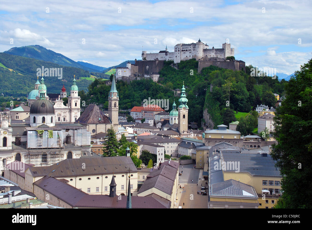 Altstadt und Festung Hohensalzburg in Salzburg, Österreich Stockfoto