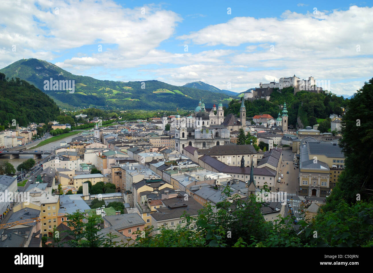 Altstadt und Festung Hohensalzburg in Salzburg, Österreich Stockfoto