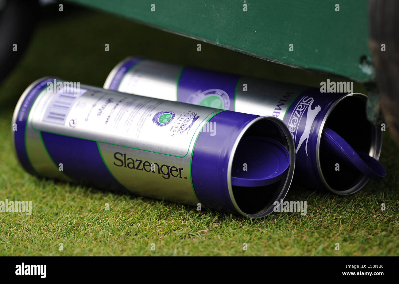 SLAZENGER BALL CONTAINER WIMBLEDON MEISTERSCHAFT 20 WIMBLEDON MEISTERSCHAFT 2011 WIMBLEDON LAWN TENNIS CLUB WIMBLEDON ENGLAND 22 Stockfoto