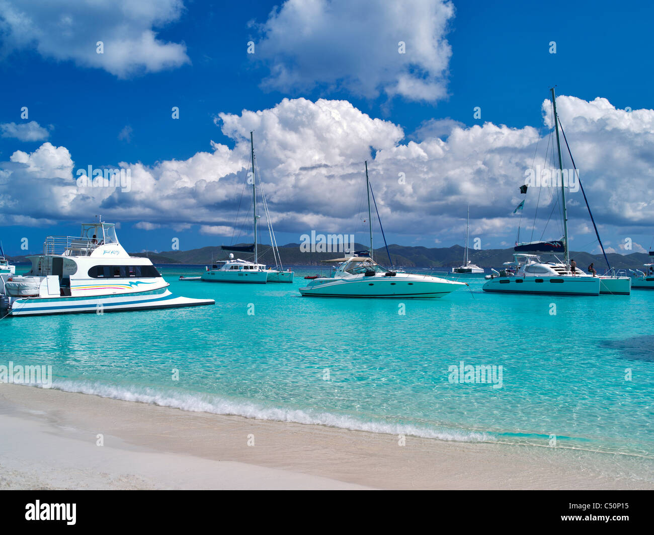 Strand und Boote. Jost Van Dyke. Britische Jungferninseln Stockfoto