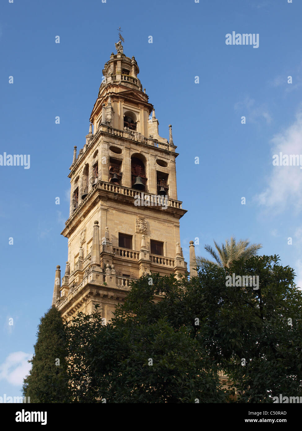 Glockenturm in der Mezquita in Cordoba, Sevilla Komplex. Stockfoto