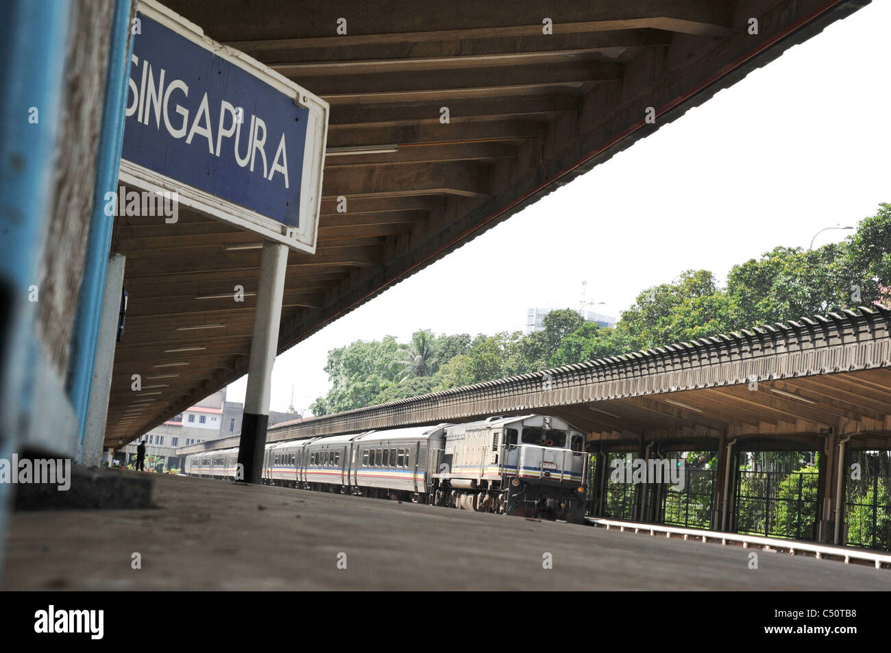 Zug zu den KTM-Bahnhof in Tanjung Pagar, Singapur verlassen Stockfoto